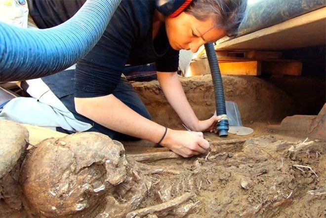 <p>'Etrüsklerin eşyaları hakkında bazı bilgiler var ancak o dönemdeki insanlara ait çok az şey biliyoruz. Burada ikisi de var'</p>