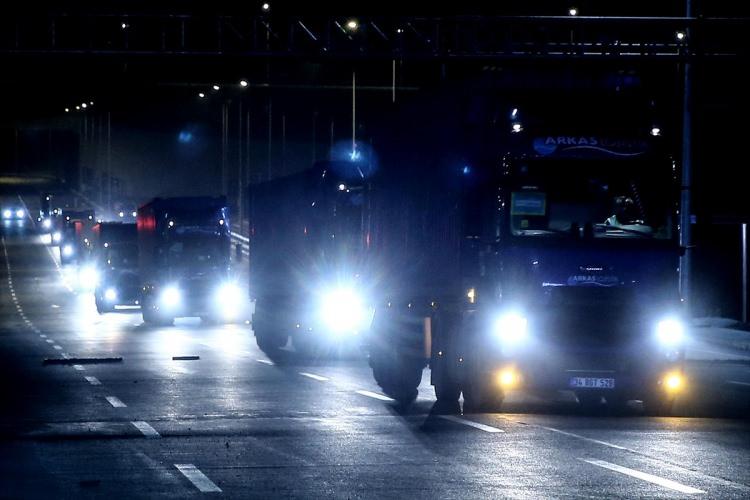 <p>Karayolları Genel Müdürlüğünün yol durumu bültenine göre, Atatürk  Havalimanı'nın taşınması nedeniyle UKOME'nin aldığı karar çerçevesinde  İstanbul'da bazı yollar trafiğe kapatılacak.</p>
