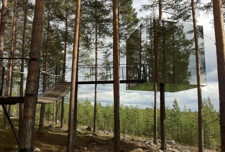 <p><strong>Mirrorcube Tree House Hotel In Sweden</strong></p>
