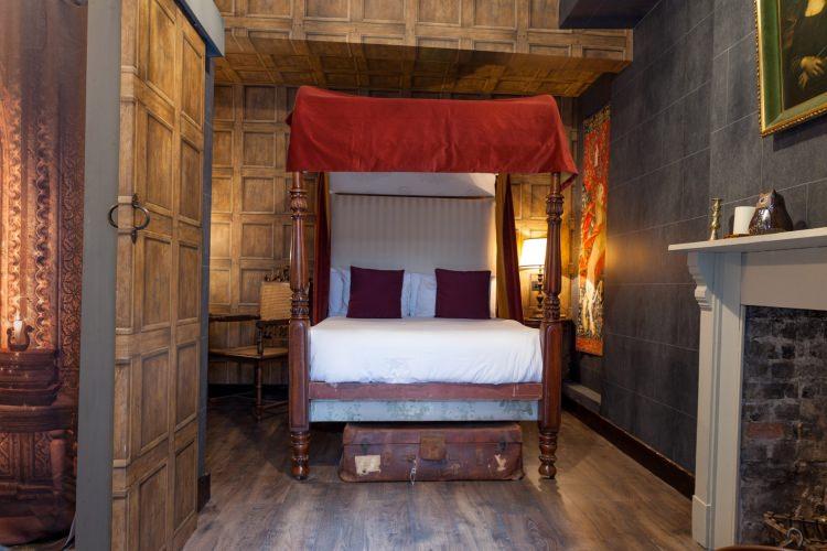 <p><span style="color:#800080"><strong>Harry Potter Hotel, London</strong></span></p>
