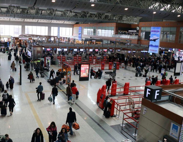 <p>Atat&uuml;rk Havalimanı'ndan İstanbul Havalimanı'na "B&uuml;y&uuml;k G&ouml;&ccedil;" olarak adlandırılan tarihi taşınma işlemi dolayısıyla Sabiha G&ouml;k&ccedil;en Havalimanı'nda yoğunluk meydana geldi.</p>

<p>&nbsp;</p>
