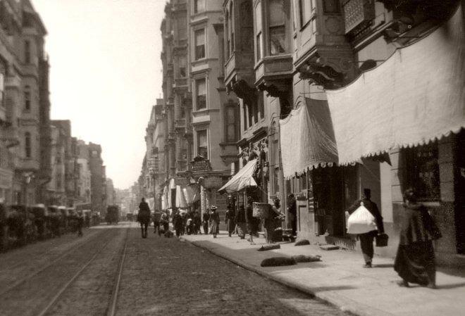 <p>İstiklal Caddesi / 1903</p>
