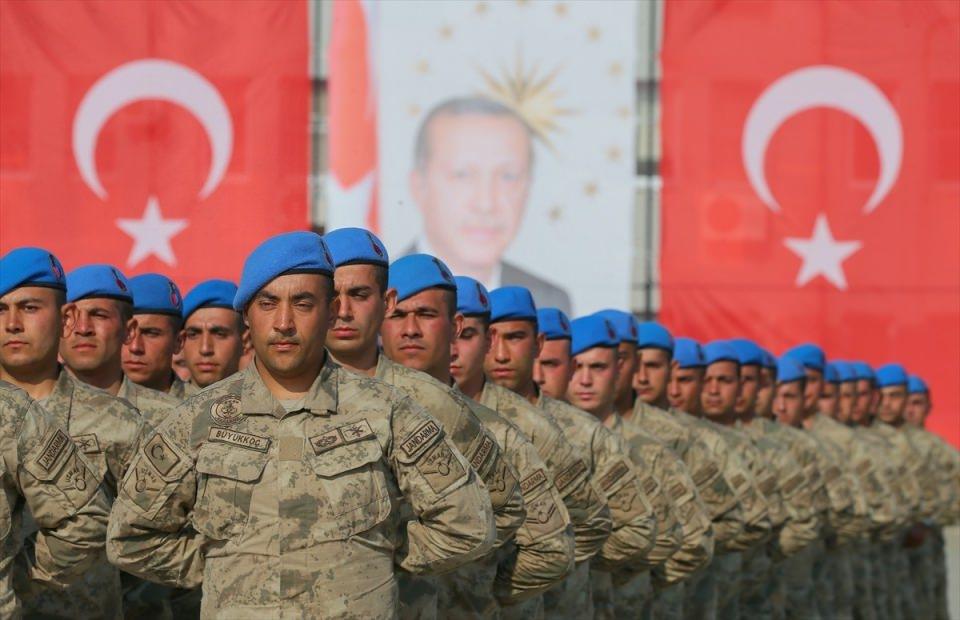 <p>Oğlu Uzman Çavuş İlker Çay'la tören sonrası bir araya gelen anne Yasemin Çay ise "Oğlum büyüdü vatana bekçi oldu. Bu ülkeyi onlar koruyacak. Çok mutluyum ve gururluyum." diye konuştu.</p>
