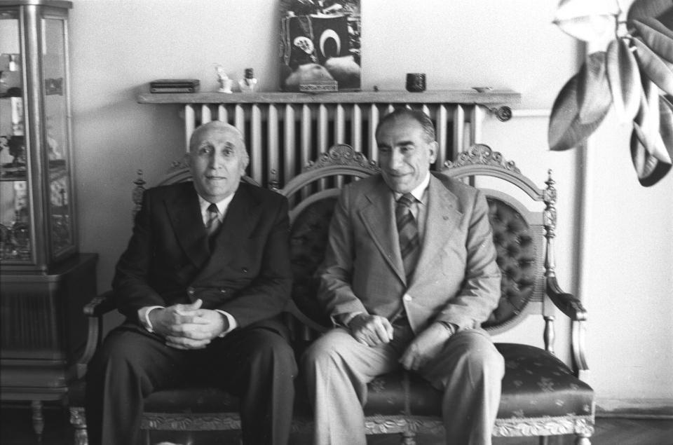 <p>MHP Genel Başkanı Alparslan Türkeş, 6 Temmuz 1977'de Osman Bölükbaşı ile görüştü. </p>
