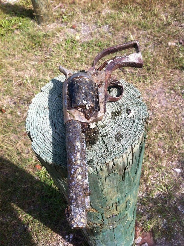 <p>Eski bir silah</p>
