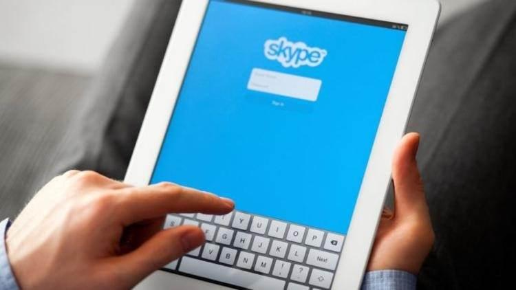 <p>Microsoft ise geri bildirimleri değerlendirerek sorunu düzeltmeye çalışıyor. Diğer yandan WhatsApp ve Google Duo ve Telegram gibi uygulamaların yoğun olarak kullanıldığı günümüzde Skype'ın böylesine büyük bir hatayla yüzleşmesi ise uygulamaya kan kaybettirebilir</p>
