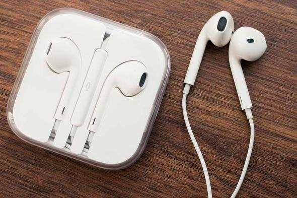 <p>Müzik dinlerken ya da video izlerken başkalarını rahatsız etmemek için icat edilmiş kulak içi kulaklıkları kullananların pek çoğu büyük yanlış yapıyor! Neden mi?</p>

<p> </p>
