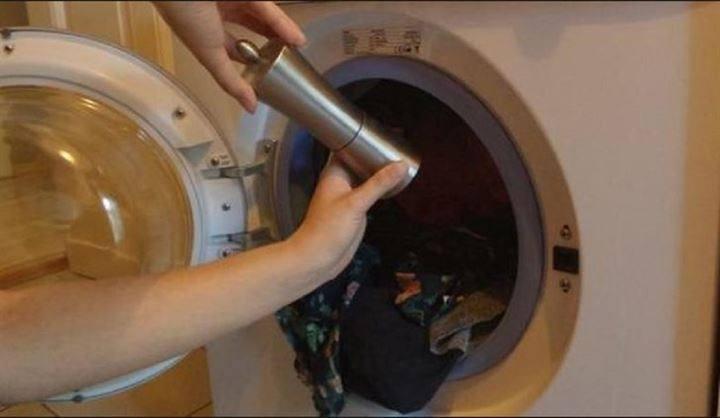 <p>Çamaşır makinenizi çalıştırmadan önce içine bir avuç tane karabiber attığınız takdirde neler olacağına inanamayacaksınız. Özellikle yurt dışında trend haline gelen bu alışkanlığın neye fayda sağladığını öğrenince şoke olacaksınız.</p>

<p> </p>
