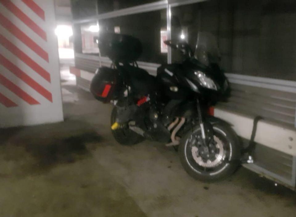 <p><strong>Sahiplerine ulaşılamazsa yediemin otoparkına götürülecekler </strong><br />
<br />
Uzun yıllar Atatürk Havalimanı’nı işleten TAV ise otoparkta bekleyen araçların sahiplerine ulaşmak üzere harekete geçti. </p>