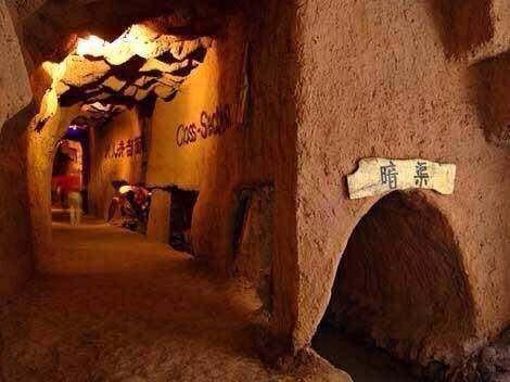 <p>Karız Kanalları, Orta Asya&rsquo;da, Turfan b&ouml;lgesinde yapılmış yeraltı su şebekesi sistemi.</p>

<p>&nbsp;</p>
