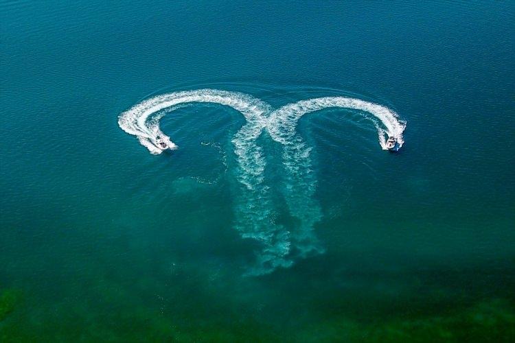 <p>Türkiye'nin 3 bin 712 kilometrekare yüz ölçümüne sahip en büyük gölünde neslini devam ettiren inci kefali, üreme dönemi 15 Nisan-15 Temmuz'da tatlı sulara göç ediyor. </p>
