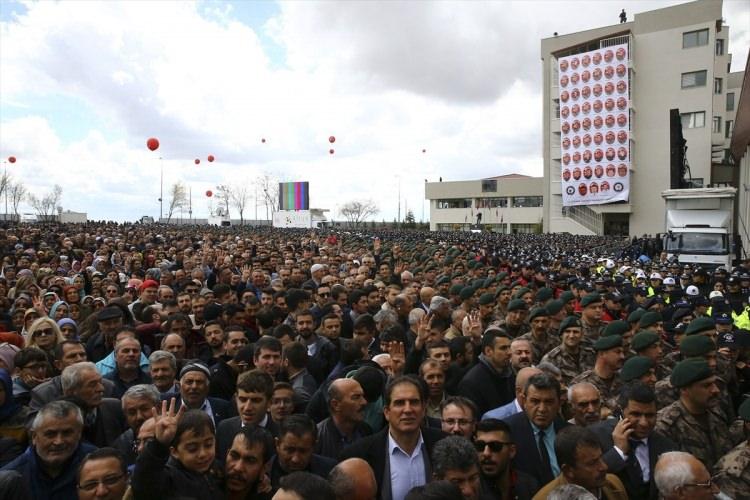 <p> Programa polisler ve vatandaşlar da katıldı.</p>