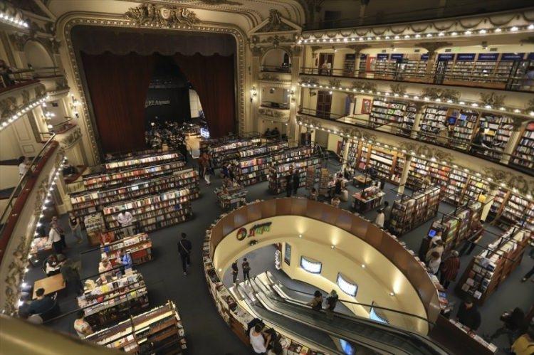 <p>El Ateneo Grand Splendid kitabevini yılda 1 milyonun üzerinde insan ziyaret ediyor.</p>
