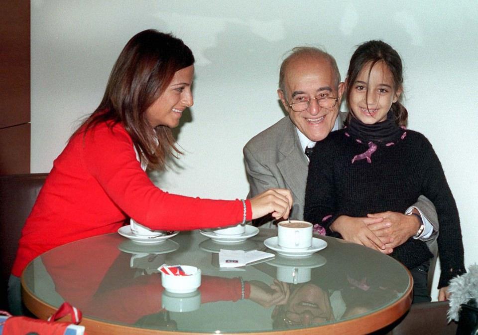 <p>Kandilli Kız Lisesi olarak kullanıldığı dönemde 1986 yılında geçirdiği büyük yangın sonrasında harap hale gelen Adile Sultan Sarayı, Sakıp Sabancı’nın bağışı ile restore ettirildi.</p>
<p> </p>