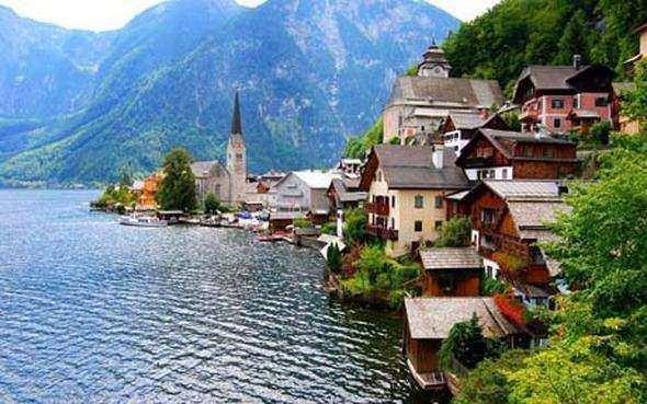 <p><strong>Avusturya</strong></p>

<p>Kadınlar i&ccedil;in emeklilik yaşı:60<br />
<br />
Erkekler i&ccedil;in emeklilik yaşı:62</p>
