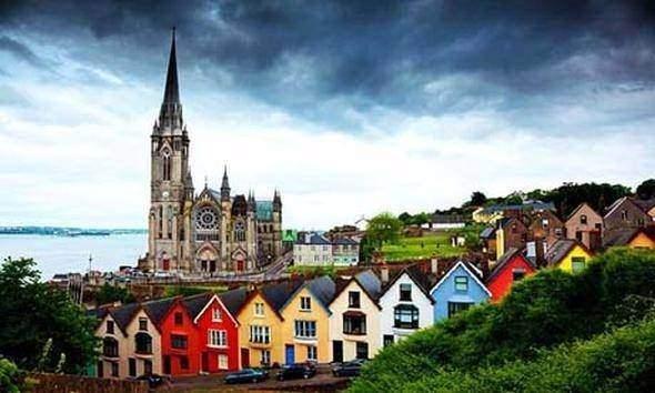 <p><strong>İrlanda</strong></p>

<p>Kadınlar i&ccedil;in emeklilik yaşı:63<br />
<br />
Erkekler i&ccedil;in emeklilik yaşı:65</p>
