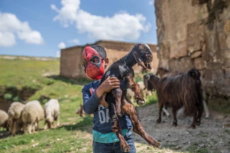 <p>&Ccedil;&uuml;nk&uuml; y&uuml;zlerce hayvanlık s&uuml;r&uuml; ona emanet ediliyor. Bu nedenle &uuml;reticilerimiz buna dikkat ediyor.&nbsp;</p>
