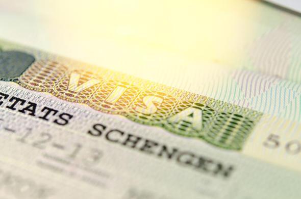<p>26 Avrupa ülkesinden oluşan Schengen vizeleri ile ilgili 2018 istatistiği ortaya çıktı. İstatistiğe göre 879 bin 238 başvuru yapan Türk vatandaşlarının 74 bin başvurusu olumsuz sonuçlandı. Türk vatandaşları 2018 yılında toplam 52 milyon 754 bin 280 Euro, Schengen vizesi ücreti ödedi.</p>

<p> </p>

