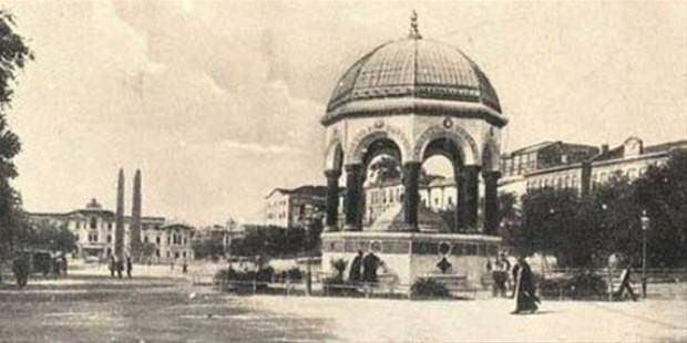 <p>Doktorların tavsiye ettiği ilâçları kullanmasına rağmen, Abdülhamid´in hastalığı ağırlaşıyor ve bir iyileşme belirtisi görülmüyordu...</p>

<p> </p>
