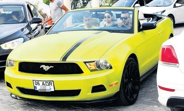 <p>CEM ADRİAN</p>

<p>MUSTANG</p>
