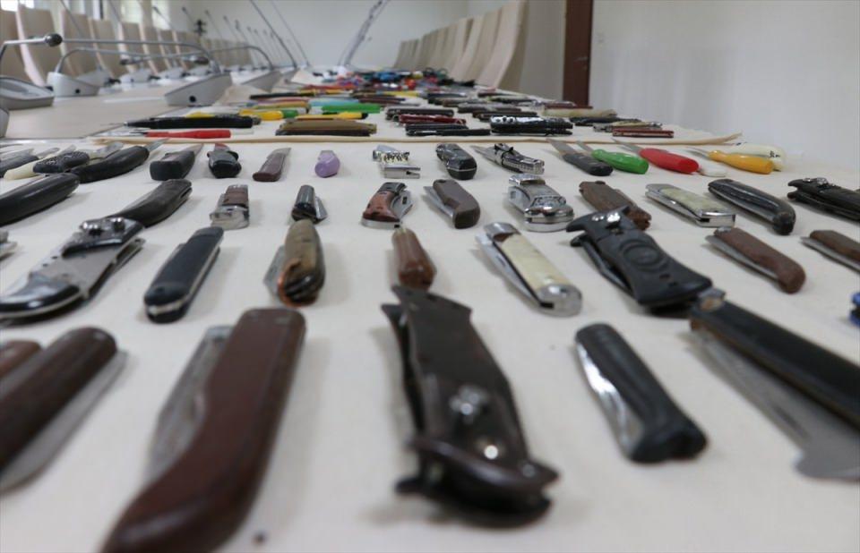 <p>Başsavcı Güre, “Bunlardan bir tanesi de gerek vatandaş, gerek hakim savcı personel girişlerinde kontrol noktaları ve üst arama noktalarını sıkı bir şekilde uygulamamızdı.</p>