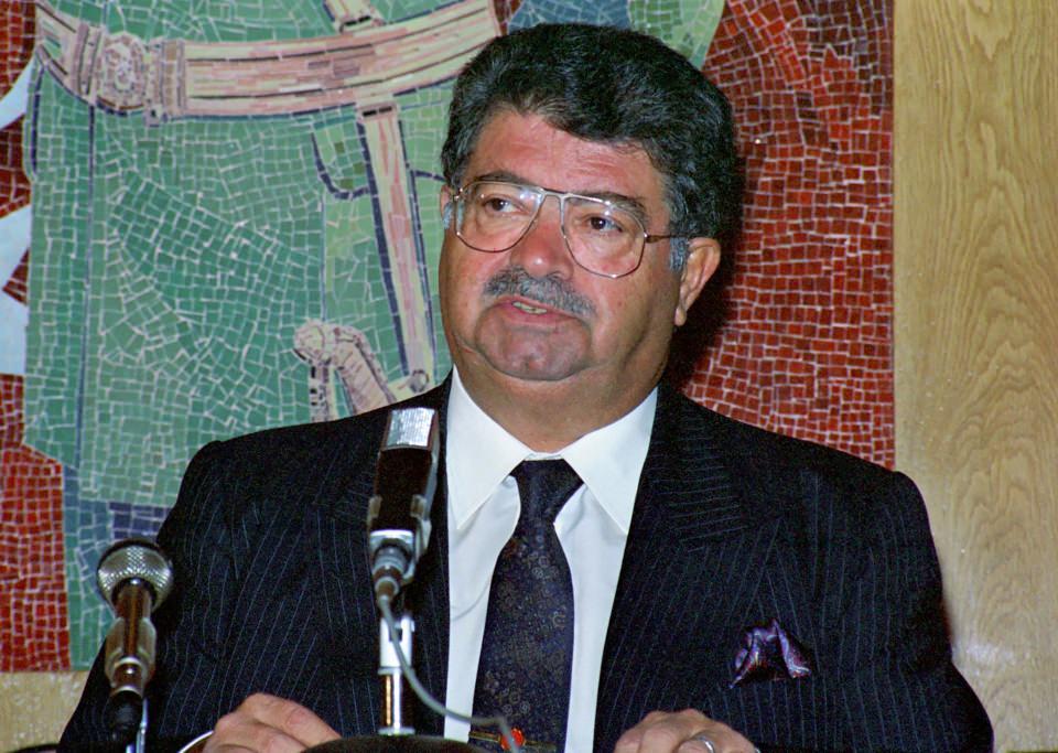 <p>23 Eylül 1990'da Cumhurbaşkanı Özal, ABD'ye hareketinden önce havaalanında basın toplantısı düzenledi. </p>
