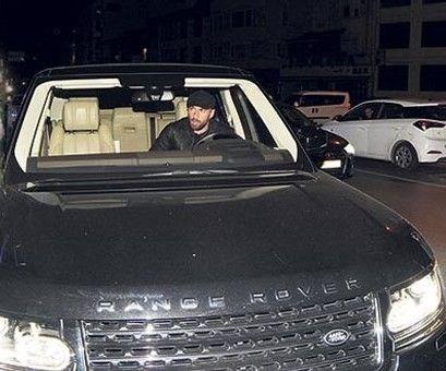 <p>BURAK YILMAZ</p>

<p>RANGE ROVER</p>
