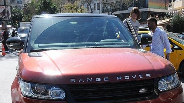 <p>ATINÇ NUKAN</p>

<p>RANGE ROVER</p>
