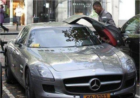 <p>PATRİCE EVRA</p>

<p>MERCEDES SLS</p>
