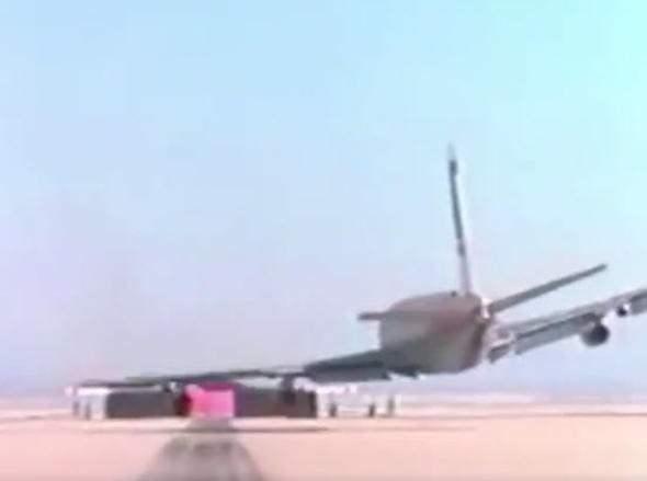 <p>NASA'nın aylar &ouml;nce paylaştığı u&ccedil;uş testindeki kaza g&ouml;renleri şaşkına &ccedil;eviriyor. U&ccedil;ak yere bakın nasıl &ccedil;akılıyor? İ&ccedil;erisinde neler oluyor?</p>

<p>&nbsp;</p>
