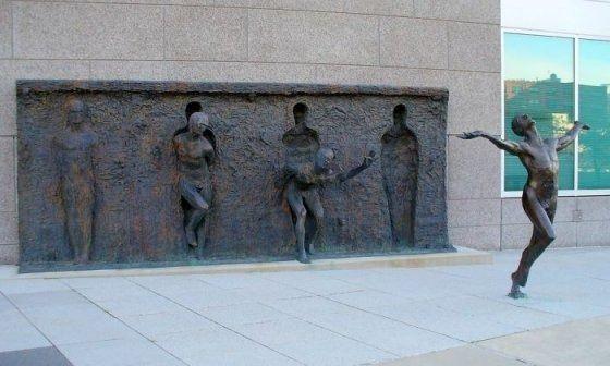 <p>Çamurdan sıyrılmak, Zenos Frudakis</p>

<p> </p>
