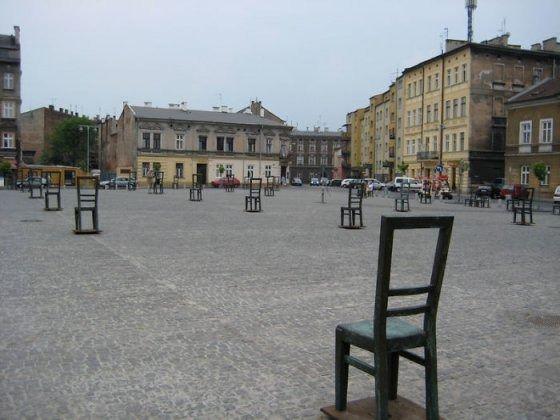<p>Krakow'daki bir Yahudi Mahallesi'nde bulunan Yahudi anıtı - Polonya</p>
