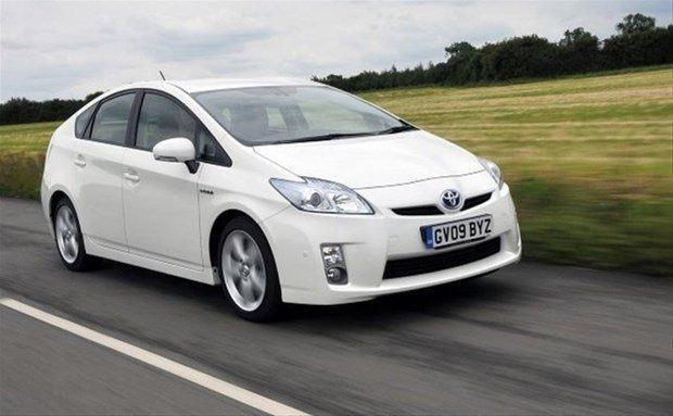 <p>Toyota Prius 1.8 CVT 99HP</p>

<p>Yakıt tipi: Benzin<br />
Ortalama yakıt Tüketimi(100km): 4 litre</p>
