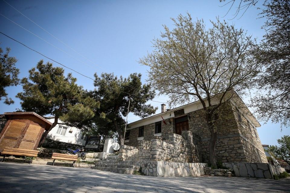 <p>Türklerin yanı sıra İngiliz, Fransız, Avustralya ve Yeni Zelanda askerlerine ait gereçlerle oluşturulan müzeler, yerli ve yabancı turistlerden ilgi görüyor.</p>
<p> </p>