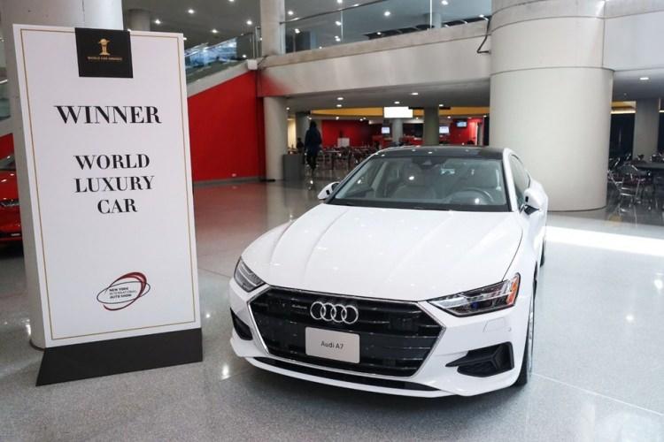 <p>YILIN LÜKS OTOMOBİLİ AUDİ A7</p>

<p>Fuarda "2019 Yılın Lüks Arabası" ödülü Audi A7 modeline verildi.</p>
