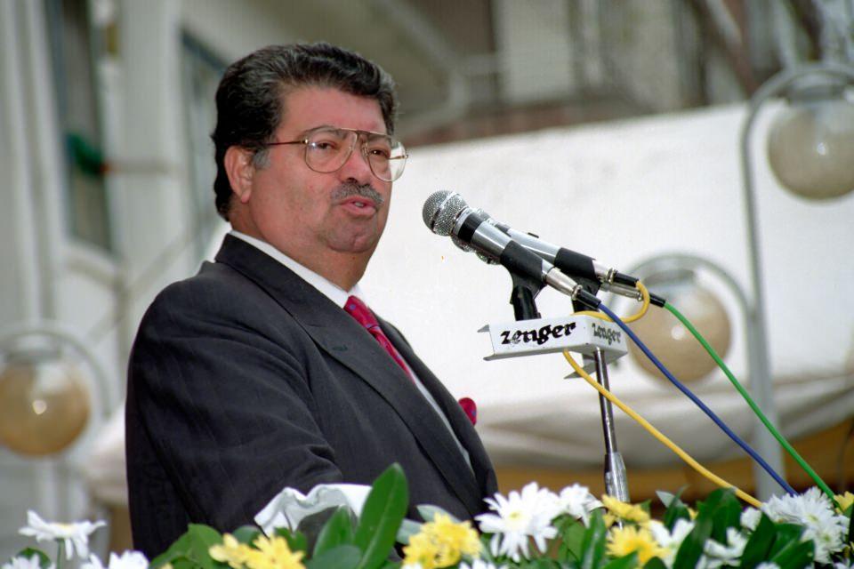 <p>26 Kasım 1990'da Cumhurbaşkanı Özal, Cumhurbaşkanlığı ve Başbakanlık Muhabirleri Derneği (CBMD) Genel Merkezi'nin açılış töreninde bir konuşma yaptı.</p>
