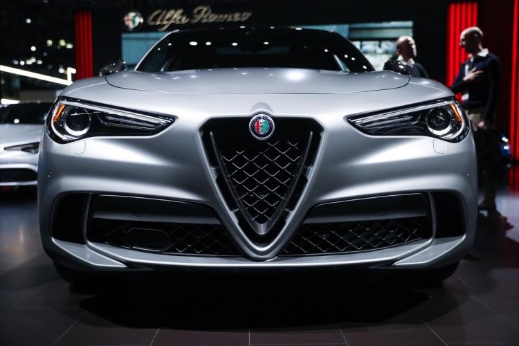 <p>2020 Alfa Romeo Stelvio</p>