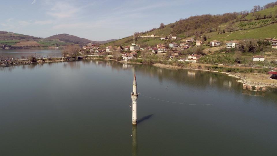<p>Genç, tarihi Asarkale ile Kapıkaya bölgesinin de tarihi ve doğal güzellikleriyle öne çıktığını dile getirerek, bunların Samsun'un kültür ve doğa turizmi açısından önemli potansiyel oluşturduğunu vurguladı.</p>
<p> </p>