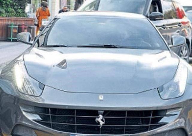 <p>JUNİOR CAİÇARA</p>

<p>FERRARİ CALİFORNİA</p>
