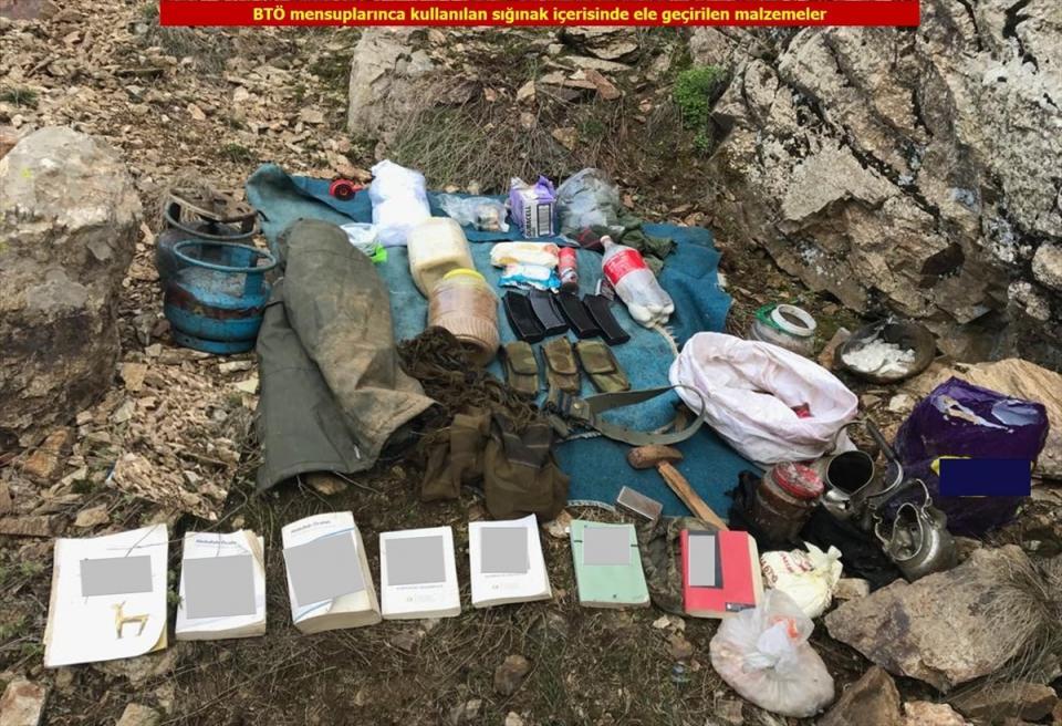 <p>Valilikten yapılan açıklamaya göre, Lice ve Kulp ilçeleri ile Bingöl'ün Genç ilçesi sınırları arasında kalan dağlık ve kırsal alanda 23 Nisan'da başlatılan Bayrak-123 Şehit Uzman Çavuş Serdar Akın Müşterek Operasyonu gece sona erdi.</p>
<p> </p>