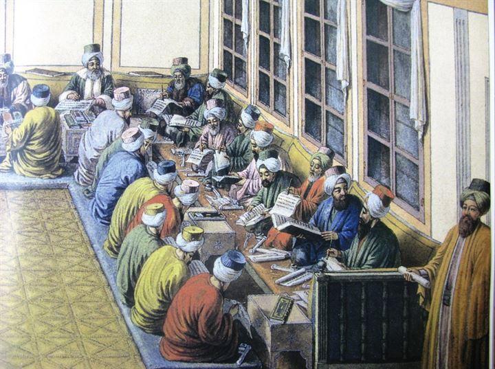 <p>Mevlana, Osman Gazi'yi alır ve tekkeye götürür. O'na sikke (fese benzeyen ancak daha uzun, mevlevilerin taktığı serpuşlar) ve cübbe giydirir.</p>
<p> </p>