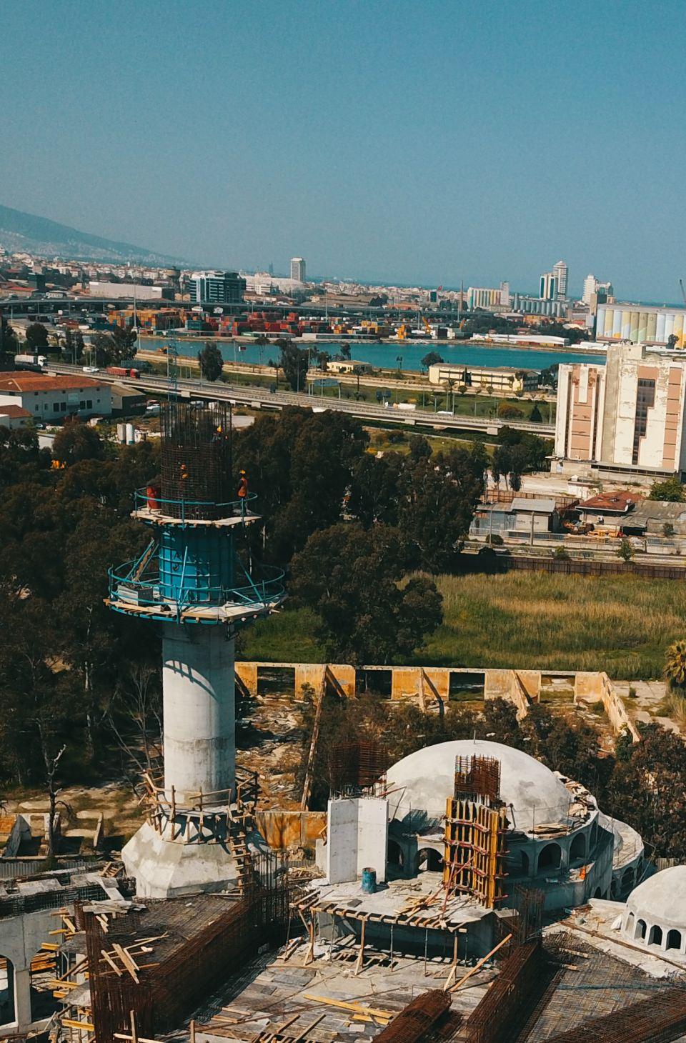 <p>Vakfımız birleştiriciliği, inanca saygısıyla bilinen İzmir'e güzel bir eser kazandırmanın sorumluluğuyla yeni bir esere imza atıyor."</p>