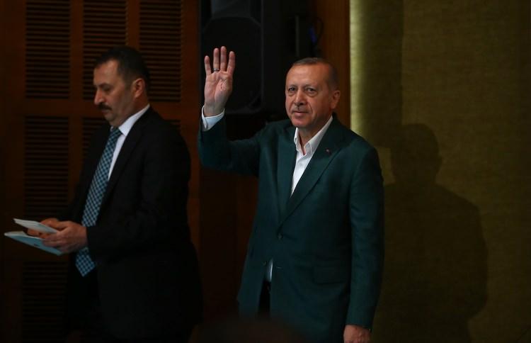 <p>Türkiye Cumhurbaşkanı ve AK Parti Genel Başkanı Recep Tayyip Erdoğan, partisinin Kızılcahamam'da gerçekleştirilen 28. İstişare ve Değerlendirme Toplantısı'nın kapanışına katıldı.</p>
