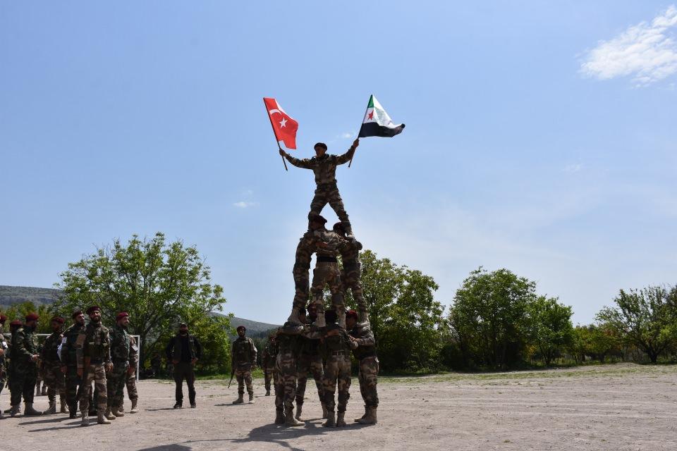 <p>Hamza Tümeni; Arap, Türkmen ve Kürt 6 bin 500 kişiden oluşuyor.</p>

<p> </p>
