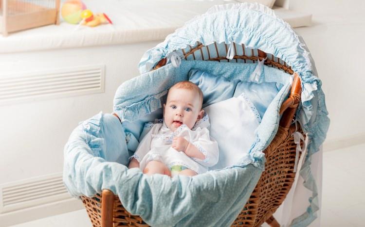 <p>Bebeğinizin rahat bir uyku çekmesini ve güvenli bir ortamda uyumasını istiyorsanız, şüphesiz işinize en çok yarayacak olan ürün bebek beşikleridir. Piyasaya sürülen onlarca model arasında en şık ve rahat olan bebek beşiği modellerini ücretleriyle birlikte sizler için sıraladık.</p>
