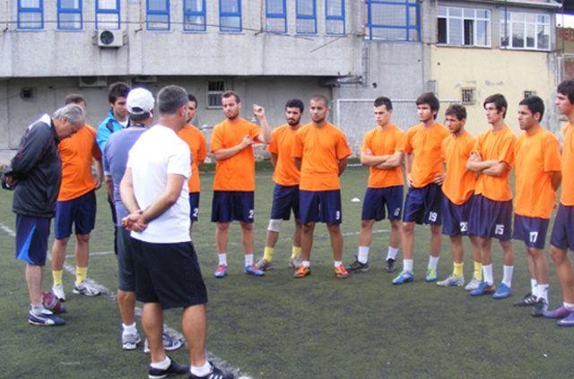 <p>Alibeyköyspor</p>
<p>Süper Lig'de yer aldığı sezon sayısı: 2</p>
<p>Şu an bulunduğu lig: 3. Lig 2. Grup</p>