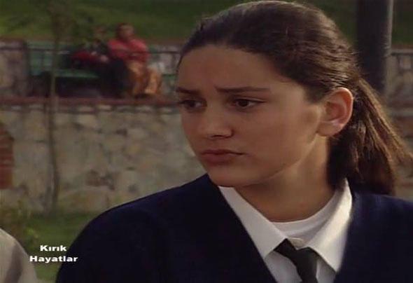 <p>BERGÜZAR KOREL - 1998 KIRIK HAYATLAR</p>
<p> </p>