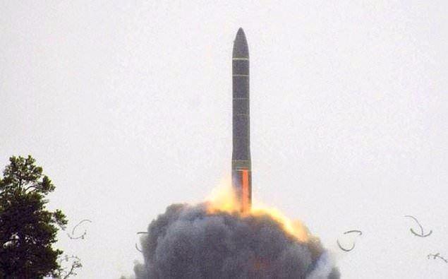 <p> </p>
<p>6. RS-24 Yars:</p>
<p>Kıtalar arası termonükleer füze sistemi. Bağımsız farklı hedeflere ve 16.000 km mesafeye programlanabilen çoklu nükleer savaş başlığı taşır. 2010 yılından beri operasyonel olarak konuşlandırılmış Topol-M füzelerinin yerini almak için tasarlandı. Her bir füze, 1945 yılının Ağustos ayında Hiroşima'ya atılan Little Boy adlı nükleer füzenin tam 100 katı gücünde..</p>