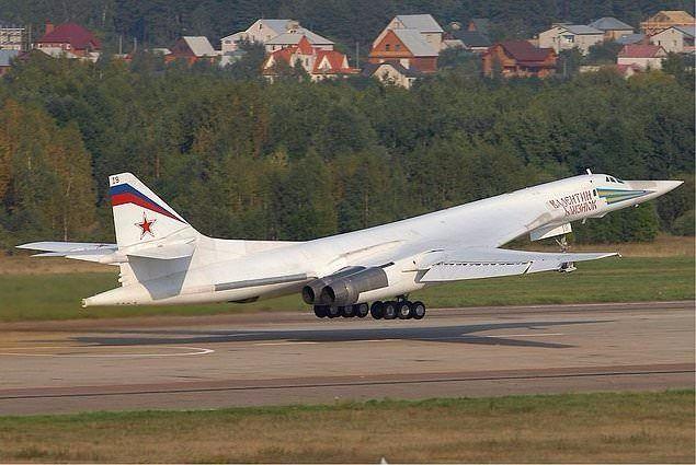 <p>7. Rus Concorde'u:</p>
<p>Tupolev Tu-160 dünyanın en geniş sesten hızlı savaş uçağı. 1980'lerde Sovyetler Birliği tarafından tasarlandı. Savaş uçaklarında kullanılan en güçlü motoruyla ve 40.000 kilograma kadar silah kapasitesiyle övünüyor. Hali hazırda 16 tane bulunmakta..</p>