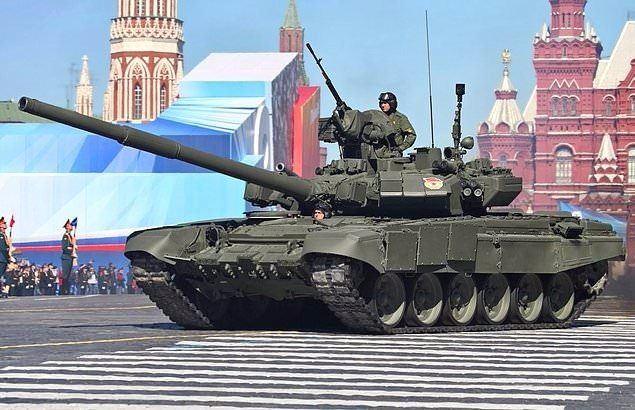 <p>8. T-90:</p>
<p>Rus Silahlı Kuvvetleri tarafından kullanılan en gelişmiş muharebe tankı. Ana silahı 125 mm yivsiz tank topu ama esas övündüğü şey uzaktan kontrol edilebilen ağır makineli silahı..</p>
